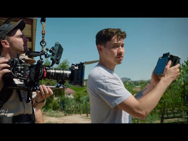 黄色仓库独立电影拍摄现场导演工作照