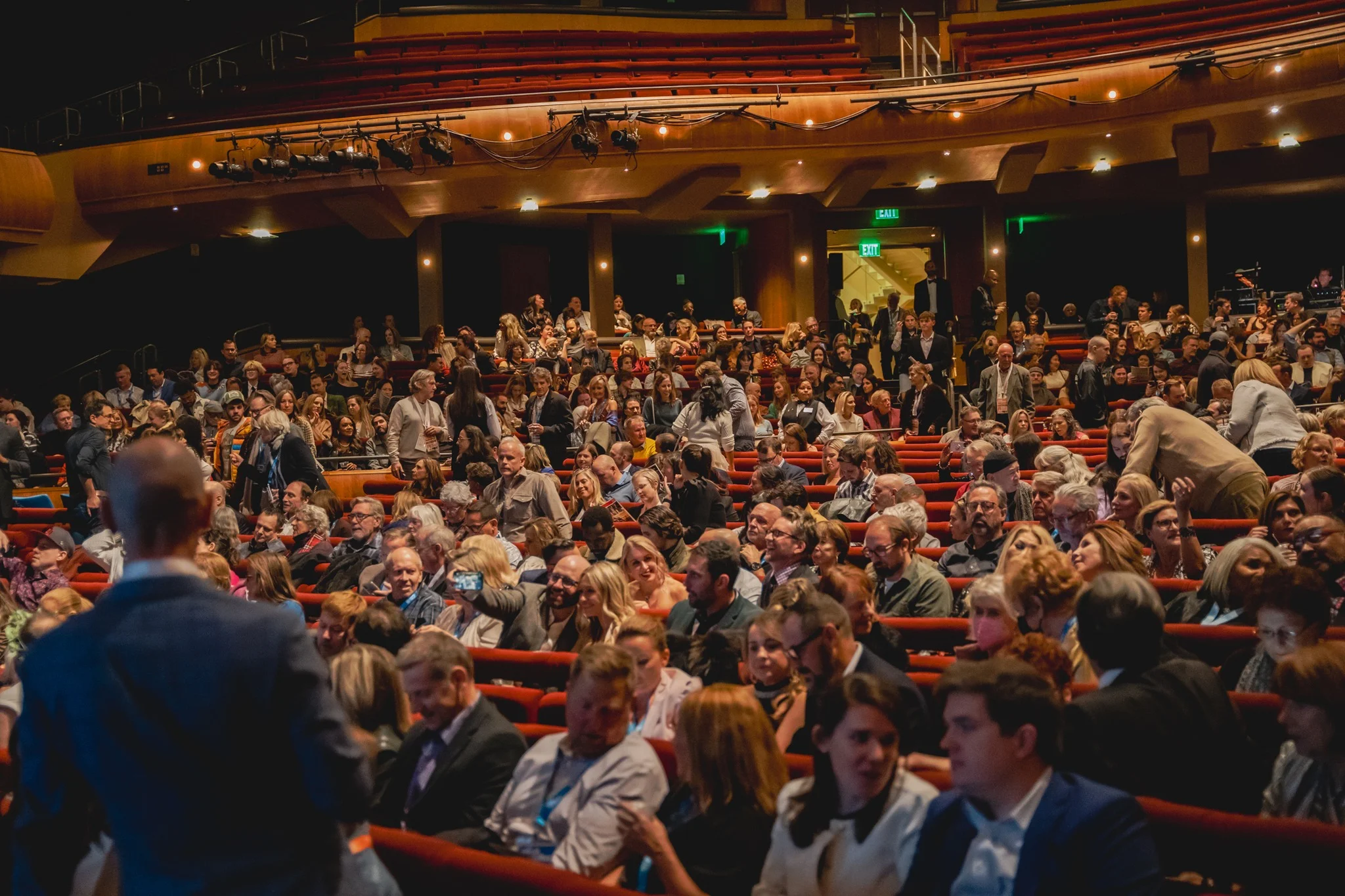黄色仓库电影节现场观众沉浸式观影体验